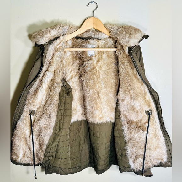 Women’s Zara TRF PARKA- Trafaluc Outerwear Collection. (Women Jacket) - Picture 2 of 6